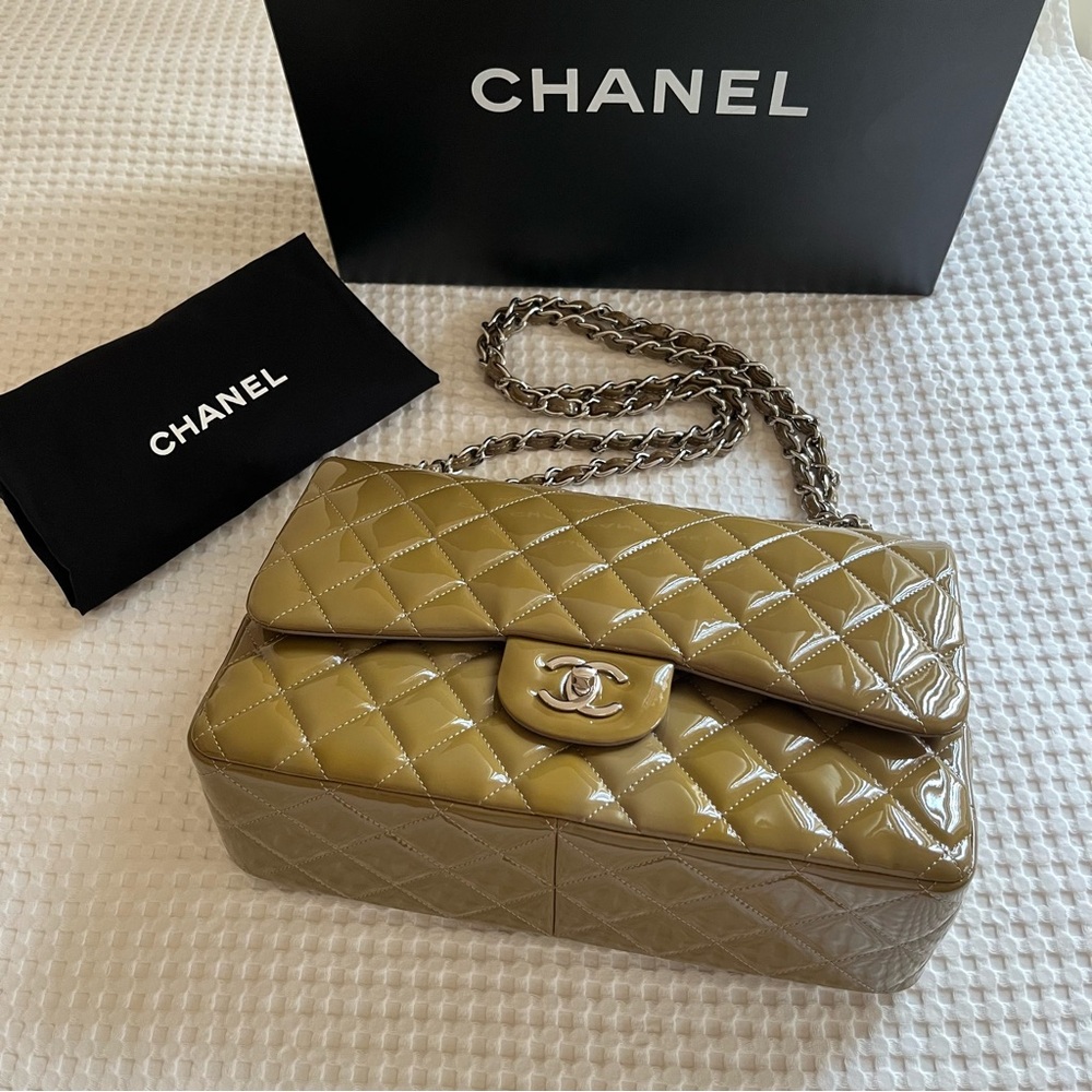 NEW CHANEL Jumbo Classic Flap Bag